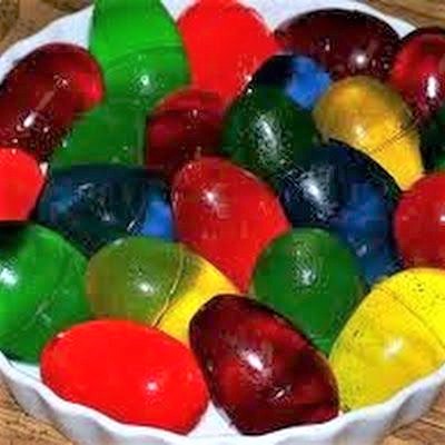 Easter egg jello shots. Easy chocolate bunny cocktails. Creative DIY Easter Desserts ideas for families and adults.